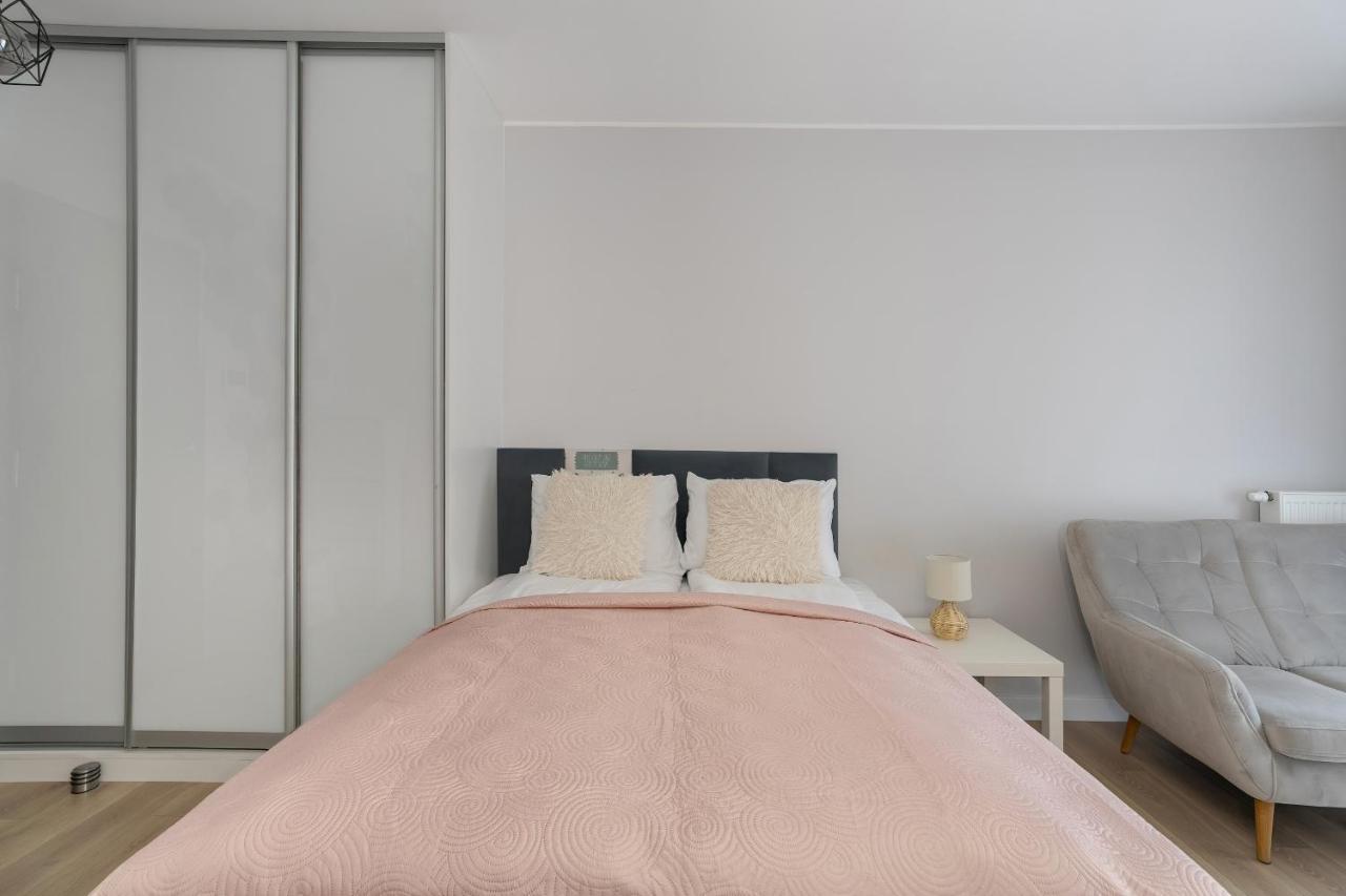 Stylish & Comfy Garbary Apartments With Parking By Noclegi Renters Poznan Ngoại thất bức ảnh