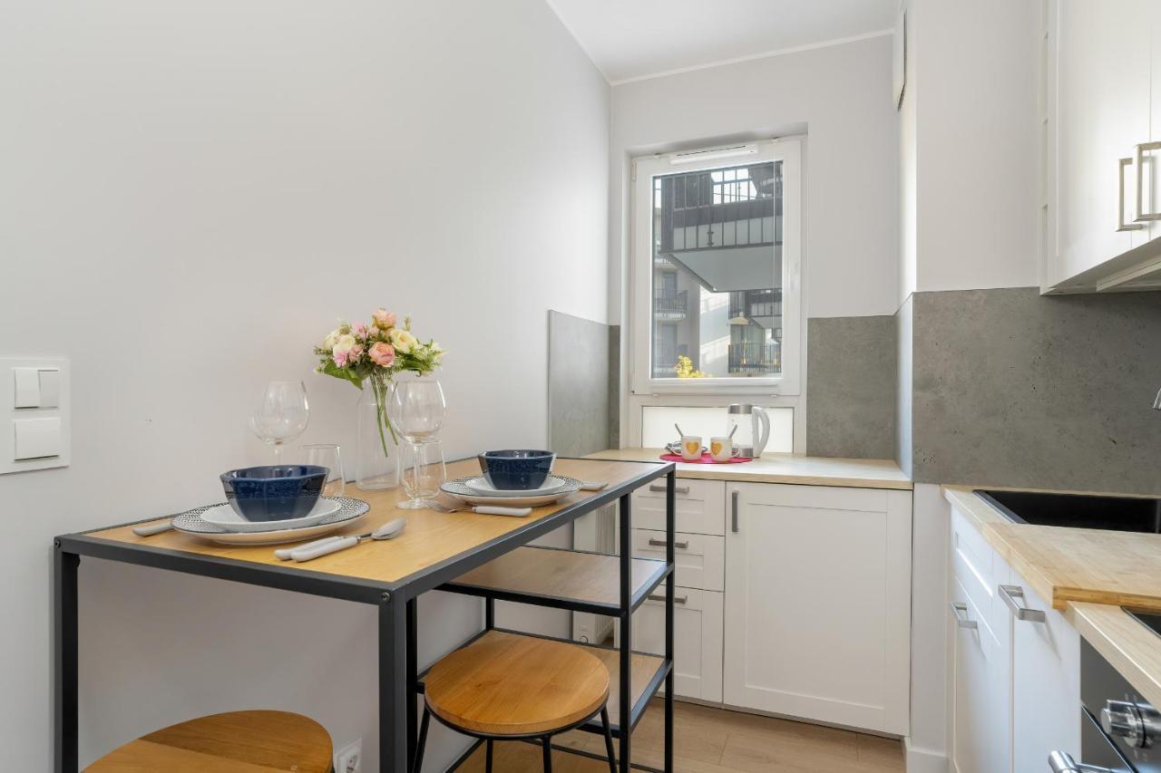 Stylish & Comfy Garbary Apartments With Parking By Noclegi Renters Poznan Ngoại thất bức ảnh