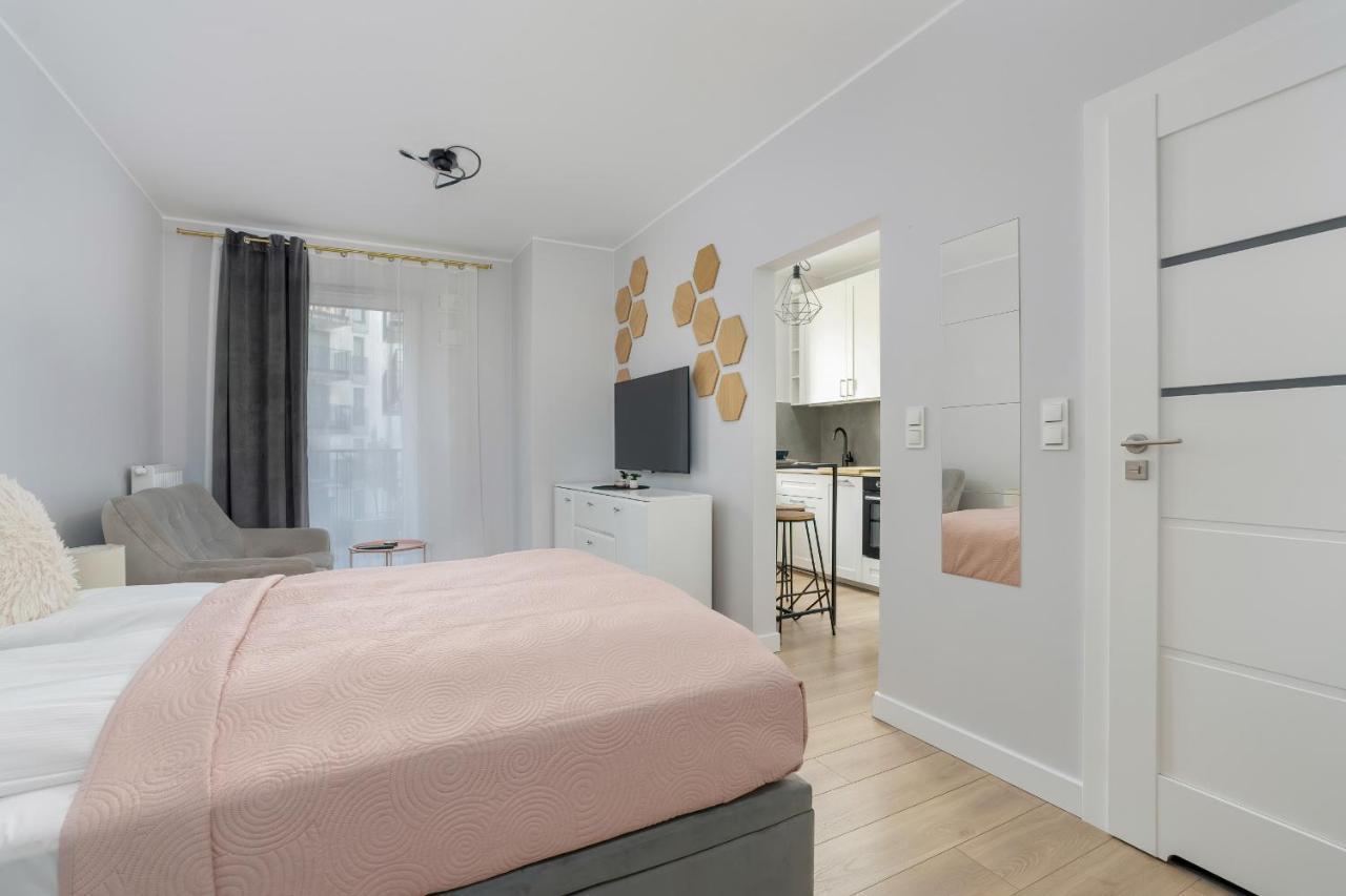 Stylish & Comfy Garbary Apartments With Parking By Noclegi Renters Poznan Ngoại thất bức ảnh