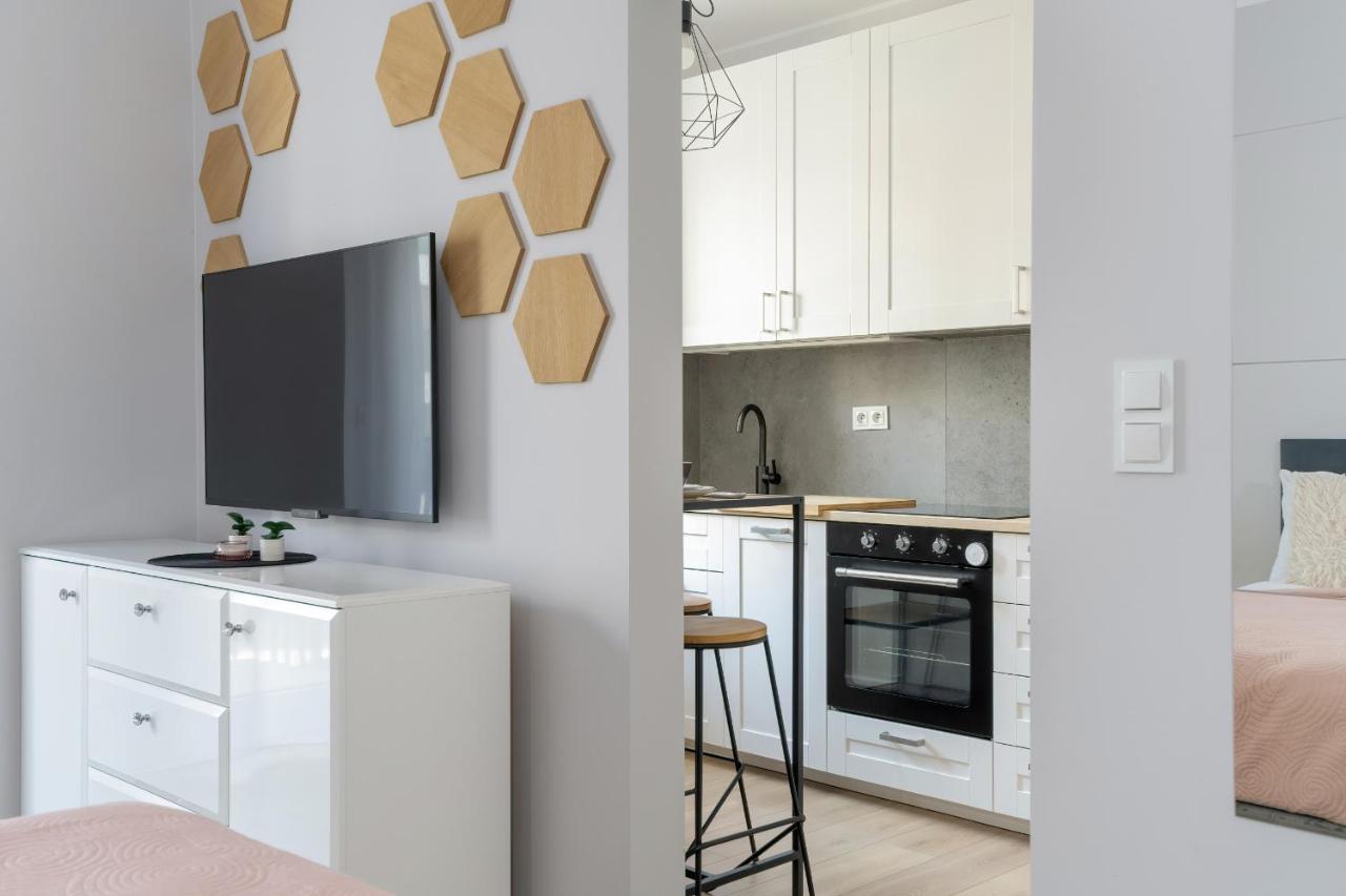 Stylish & Comfy Garbary Apartments With Parking By Noclegi Renters Poznan Ngoại thất bức ảnh
