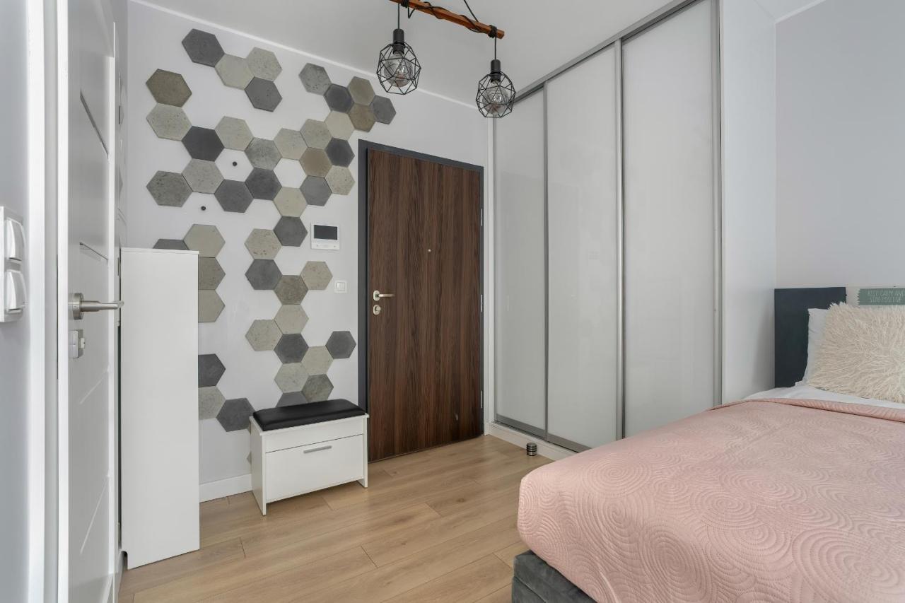 Stylish & Comfy Garbary Apartments With Parking By Noclegi Renters Poznan Ngoại thất bức ảnh