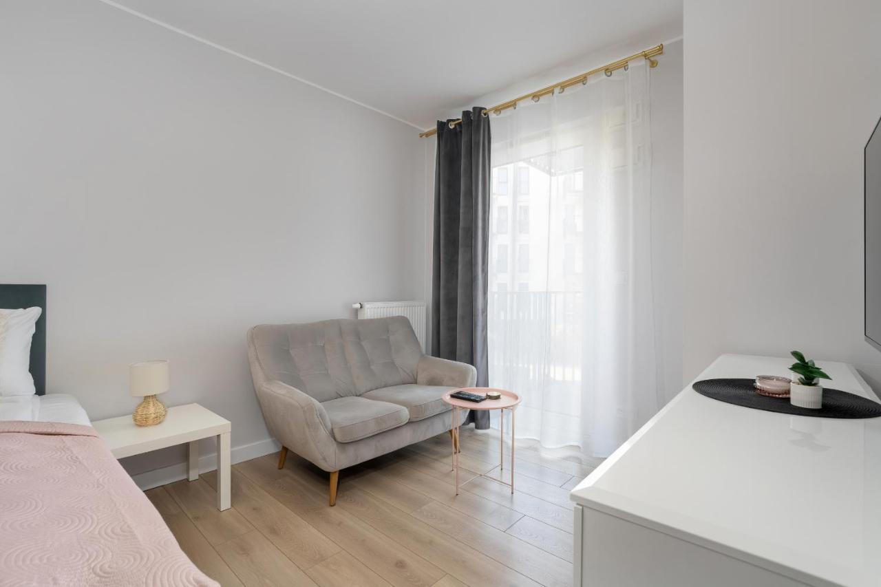 Stylish & Comfy Garbary Apartments With Parking By Noclegi Renters Poznan Ngoại thất bức ảnh