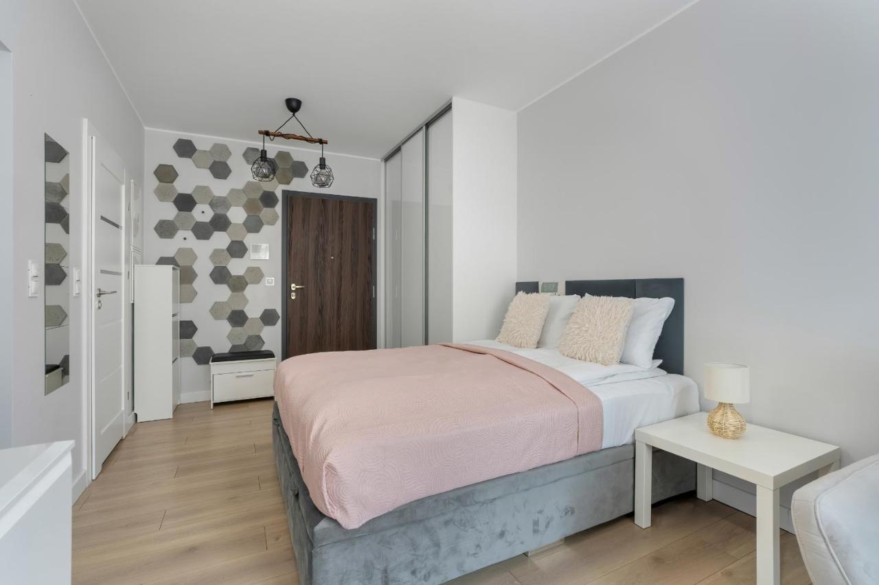 Stylish & Comfy Garbary Apartments With Parking By Noclegi Renters Poznan Ngoại thất bức ảnh