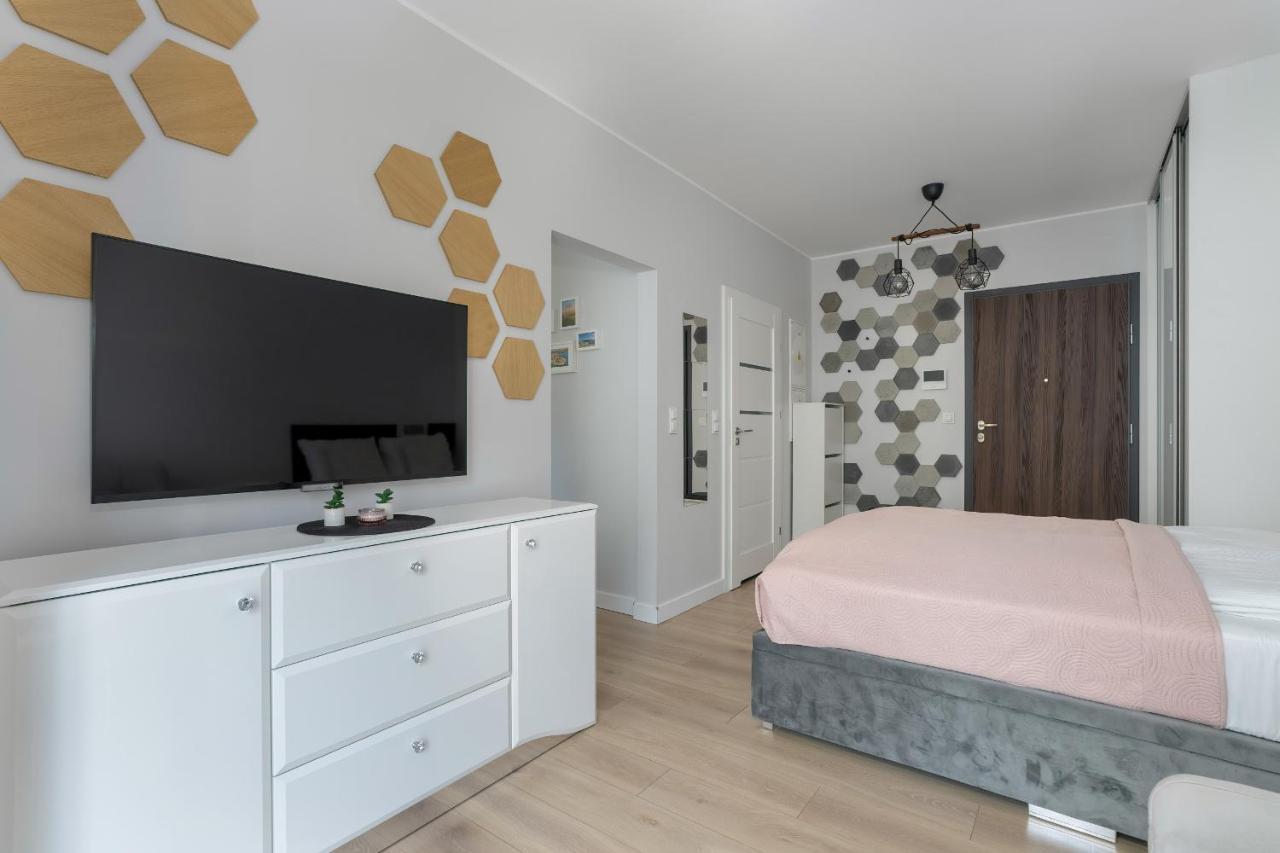 Stylish & Comfy Garbary Apartments With Parking By Noclegi Renters Poznan Ngoại thất bức ảnh