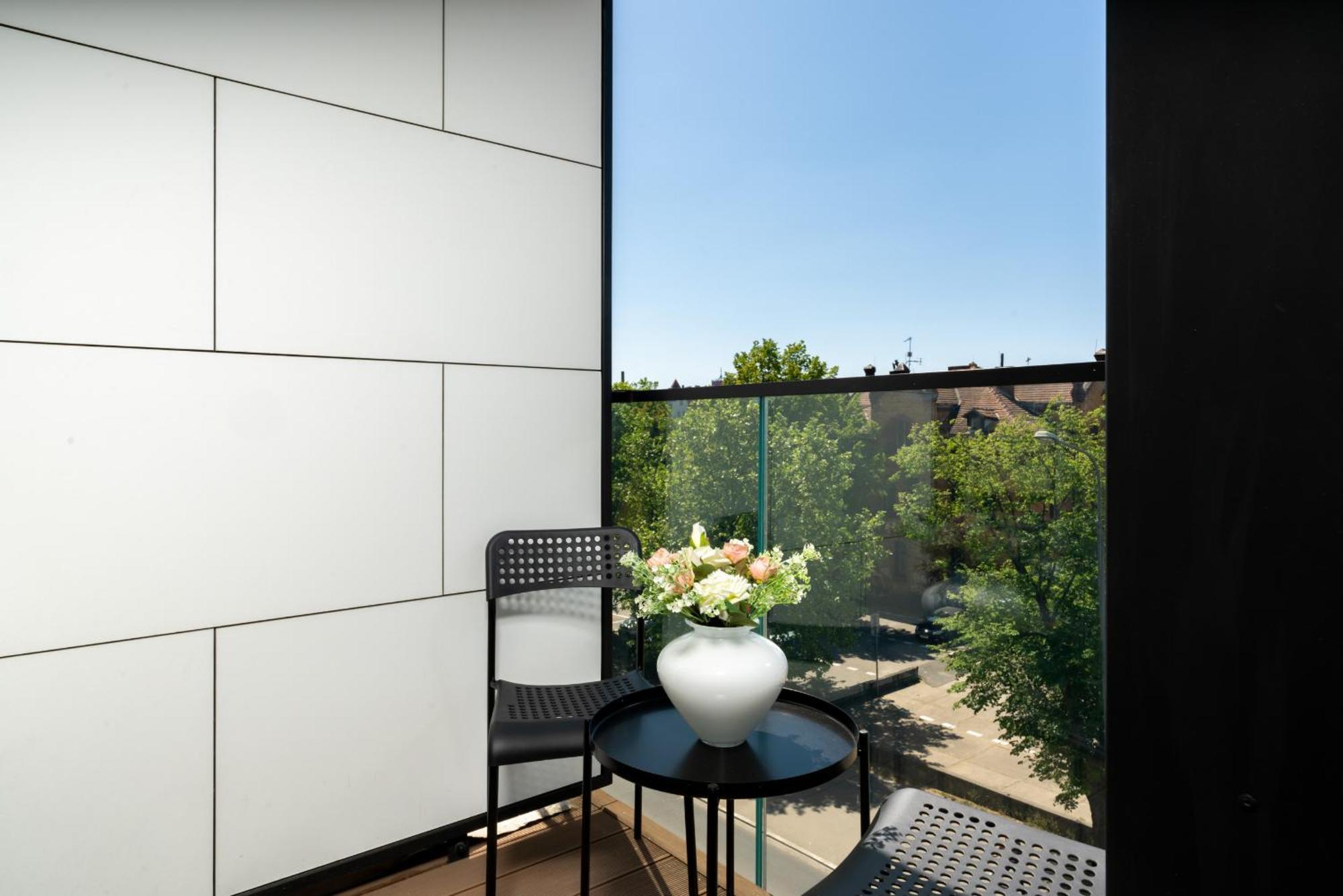 Stylish & Comfy Garbary Apartments With Parking By Noclegi Renters Poznan Ngoại thất bức ảnh