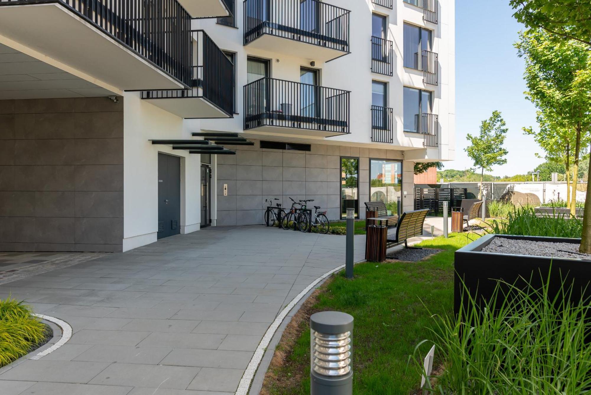 Stylish & Comfy Garbary Apartments With Parking By Noclegi Renters Poznan Ngoại thất bức ảnh