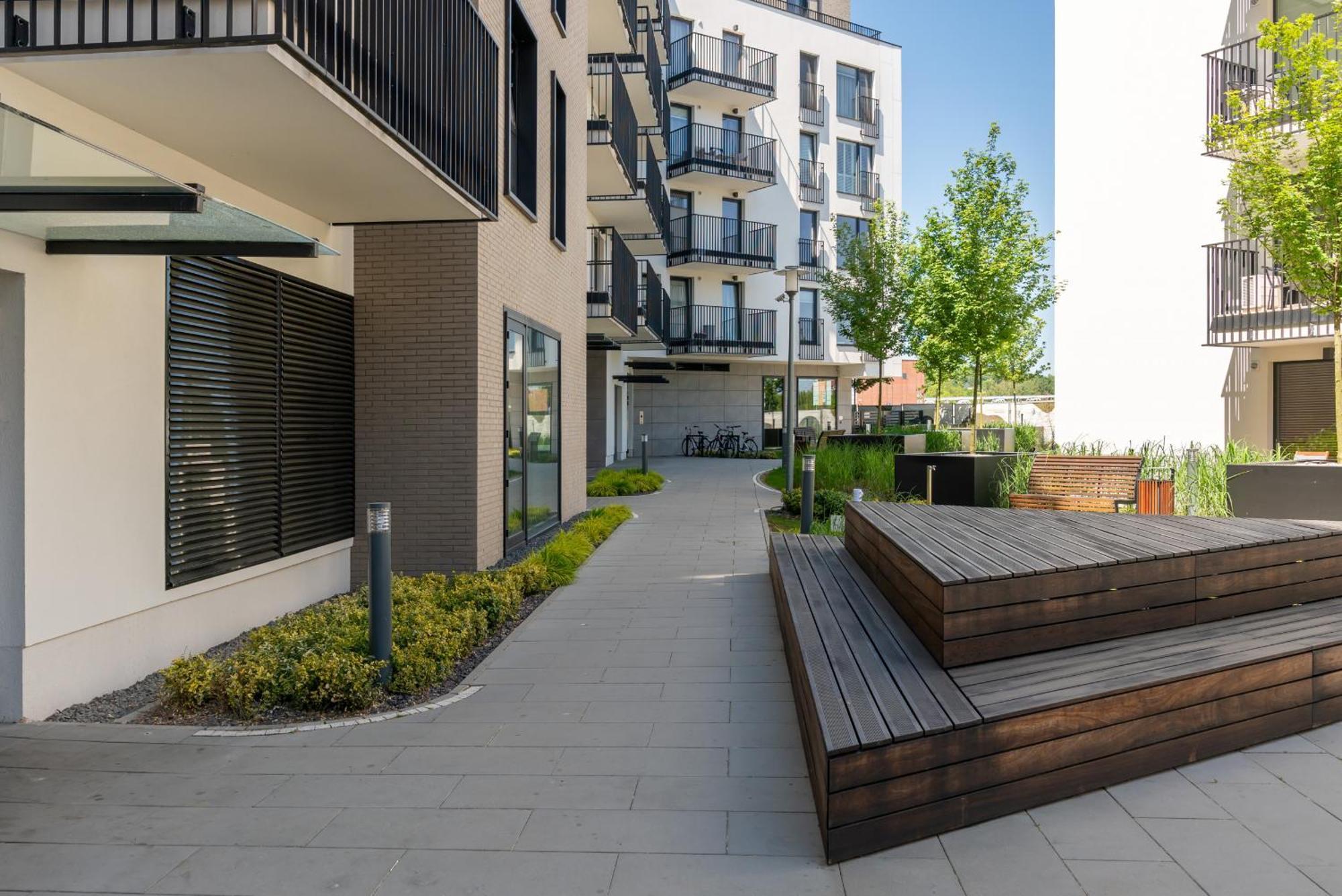 Stylish & Comfy Garbary Apartments With Parking By Noclegi Renters Poznan Ngoại thất bức ảnh