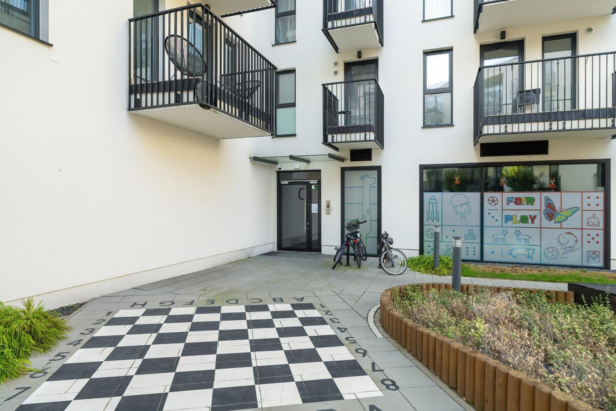 Stylish & Comfy Garbary Apartments With Parking By Noclegi Renters Poznan Ngoại thất bức ảnh