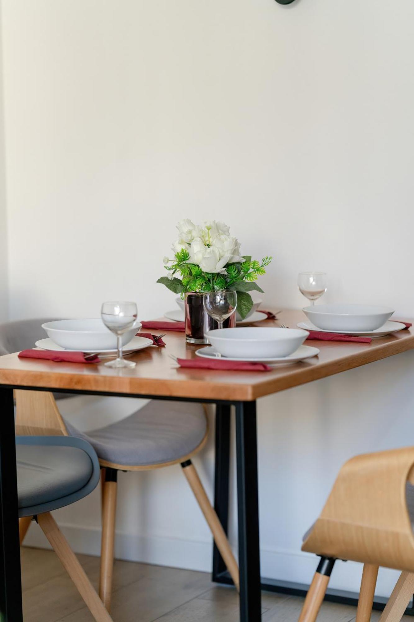 Stylish & Comfy Garbary Apartments With Parking By Noclegi Renters Poznan Ngoại thất bức ảnh